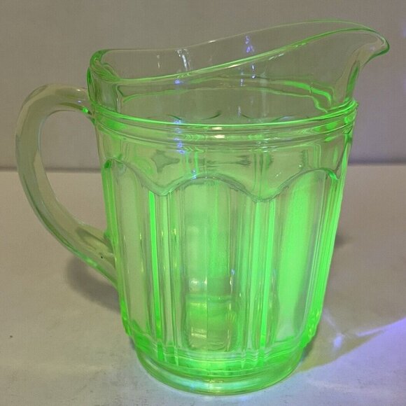 Vintage Green Depression Uranium Glass 16 oz. Pitcher,  Excellent Shape. - Picture 3 of 8